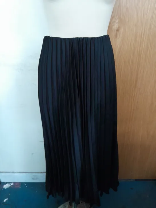 ZARA MAXI SKIRT IN BLACK SIZE S