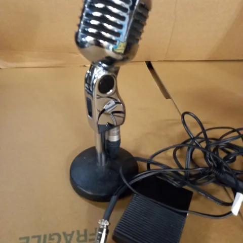 UNBOXED MICROPHONE WITH PEDAL