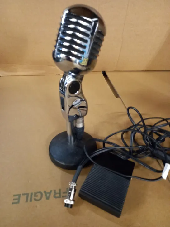 UNBOXED MICROPHONE WITH PEDAL