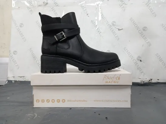 BOXED PAIR OF BLOWFISH MALIBU ANKLE BOOTS IN BLACK SIZE 7