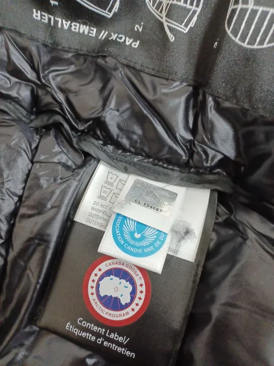 CANADA GOOSE BLACK PADDED JACKET - M