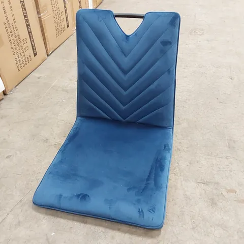 BOX CONTAINING SET OF 2 BLUE VELVET DINING CHAIR