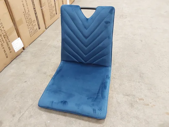 BOX CONTAINING SET OF 2 BLUE VELVET DINING CHAIR