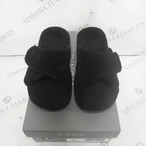 BOXED VIONIC FLUFF SLIPPER BLACKI SIZE 3