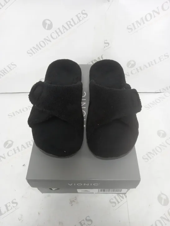 BOXED VIONIC FLUFF SLIPPER BLACKI SIZE 3