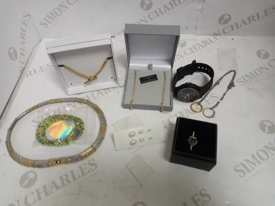 LOT OF APPROXIMATELY 20 JEWELLERY ITEMS, TO INCLUDE EARRINGS, NECKLACES, ETC