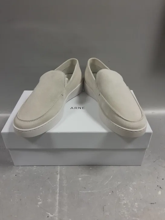 BOXED PAIR OF ARNE LOAFER SHOES IN STONE - 7