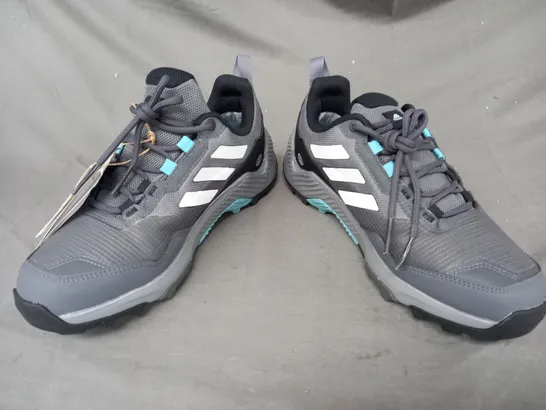 BOXED PAIR OF ADIDAS EASTRAIL 2 SHOES IN GREY/CYAN UK SIZE 5.5