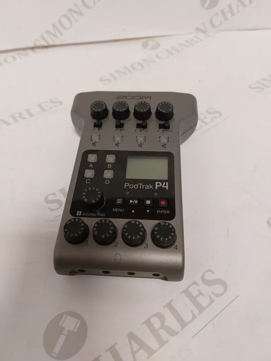 ZOOM P4 PODTRAK - PODCASTING MIXER AND INTERFACE