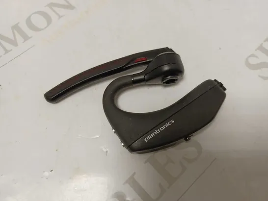 PLANTRONICS VOYAGER 5200 BLUETOOTH OVER EAR HEADSET 