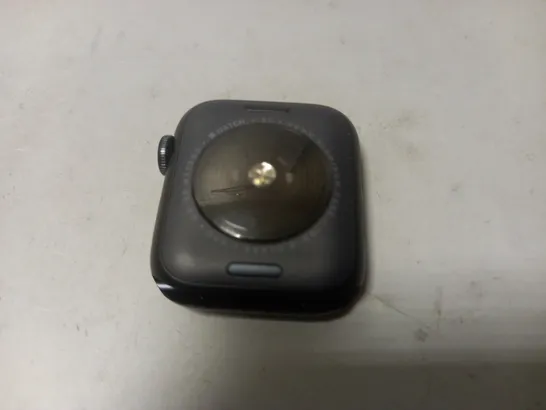 APPLE WATCH SE (40mm) (NO STRAP)