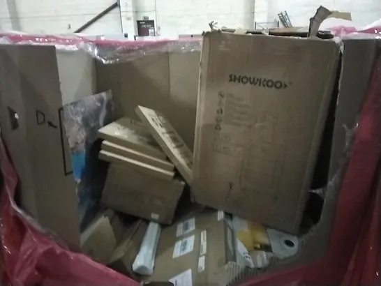 PALLET OF ASSORTED ITEMS TO INCLUDE: SHOWKOO LUGGAGE, WALL ART, DOOR MATTS ETC