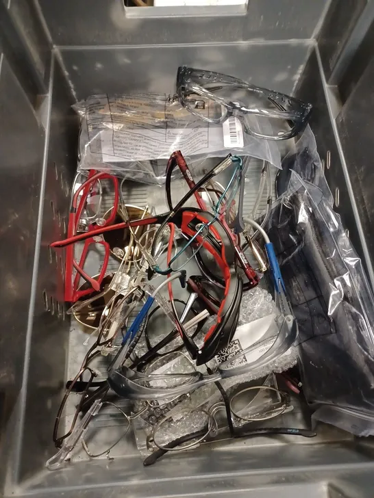 BOX TO CONTAIN APPROX. 25 X ASSORTED PAIRS OF GLASSES. BRANDS VARY 