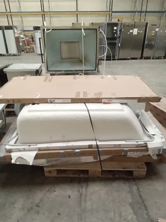 PALLET OF ASSORTED ITEMS INCLUDING, ACRYLIC BATH, STEEL BATHS, SHOWER PANNELS AND SHOWER DOORS 