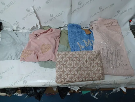 BOX OF ASSORTED WOMENS ITEMS TO INCLUDE TOPS, JOGGERS, HOODIES ETC 