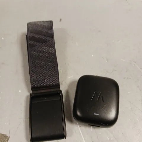 WHOOP 4.0 FITNESS TRACKER BAND 