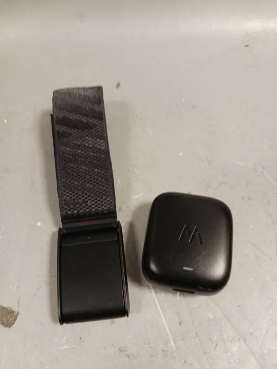 WHOOP 4.0 FITNESS TRACKER BAND 