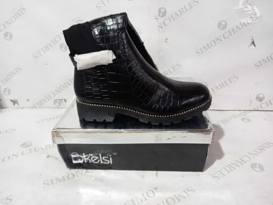 BOXED PAIR OF KELSIE LEATHER HIGH BOOTS IN BLACK UK SIZE 6