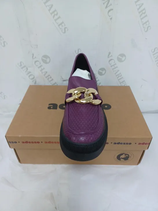 BOXED ADESSO LADIES FLAT SHOES WITH GOLD CHAIN DETAIL PURPLE SIZE EU 39