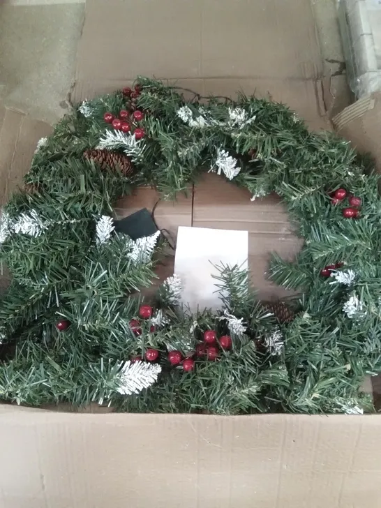 BOXED CHRISTMAS WREATH 30 LED PINECONE AND BERRIES 