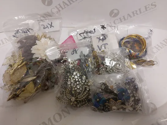 BOX OF 8 ASSORTED BAGS OF CHUNKY JEWELLERY IN VARIOUS DESIGNS   