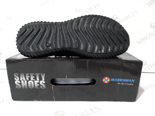 BOXED PAIR OF MARKSMAN SAFETY SHOES IN BLACK UK SIZE 10