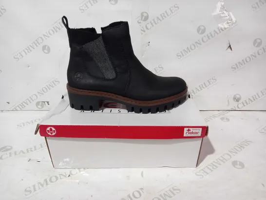 BOXED PAIR OF RIEKER WARMFUTTER FLEECE LINED ANKLE BOOTS IN BLACK EU SIZE 39