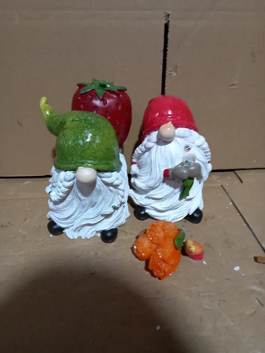 HOME2GARDEN SET OF 2 LED CARRYING GNOMES