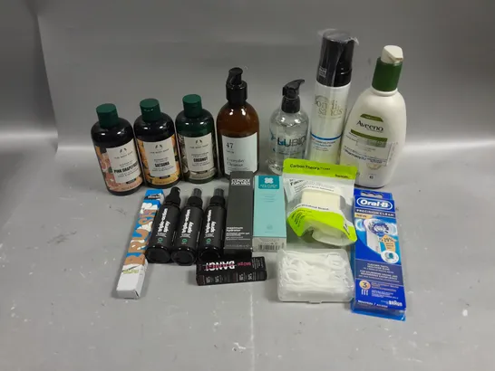 BOX OF APPROXIMATELY 15 COSMETIC ITEMS TO INCLUDE BODY SHOP SHOWER GEL, BONDI SANDS TANNING FOAM, AVEENO MOISTURISIER, ETC