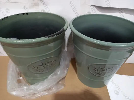 PAIR OF OLIVE GREEN 30CM PLASTIC PLANTERS RRP £28.99