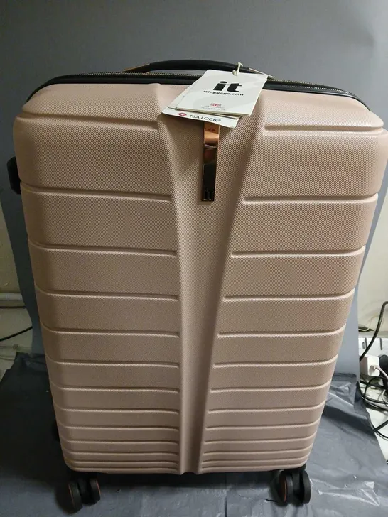 IT LUGGAGE FASCINATE SUITCASE IN PINK