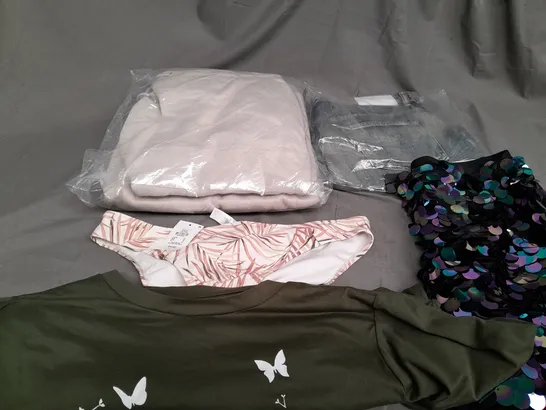 BOX OF APPROXIMATELY 25 ASSORTED CLOTHING ITEMS TO INCLUDE - T-SHIRT - BIKINI PANTS , SKIRT ETC