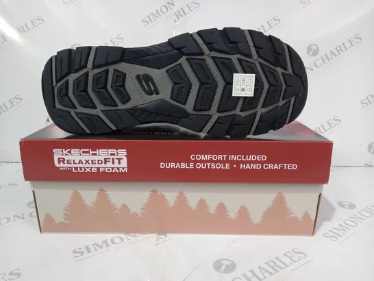 BOXED PAIR OF SKECHERS RELAXED FIT SANDALS IN GREY UK SIZE 12