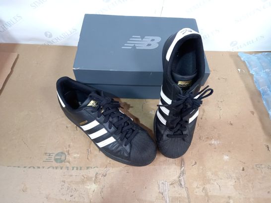 BOXED PAIR OF ADIDAS TRAINERS SIZE 11