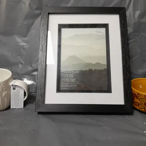 BOX OF APPROXIMATELY 8 ASSORTED ITEMS TO INCLUDE - REPEAT BONE CHINA MUG , PARISSY YELLOW MUG , BLACK MOUNTED INLAY BOX FRAME ETC