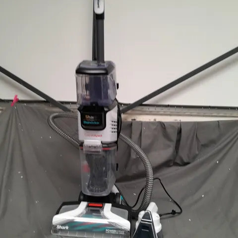 BOXED SHARK CARPET XPERT DEEP CARPET CLEANER & BUILT IN STAIN STRIKER EX200UK - COLLECTION ONLY