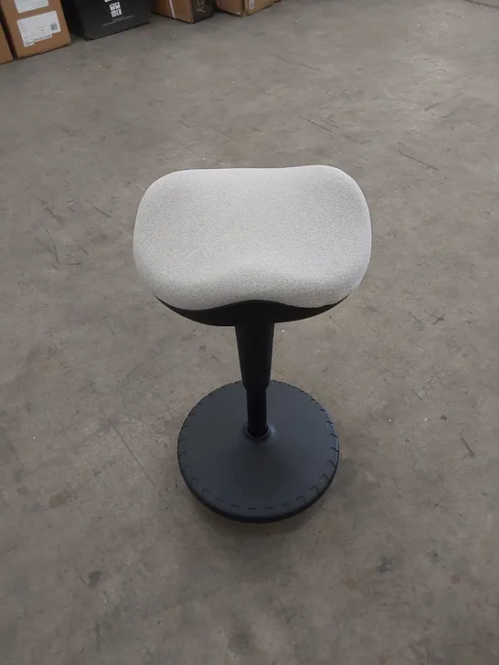 DESIGNER BALANCE BASE STOOL