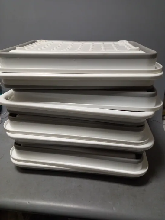 LOT OF 8 COLLAPSIBLE DISH DRAINERS