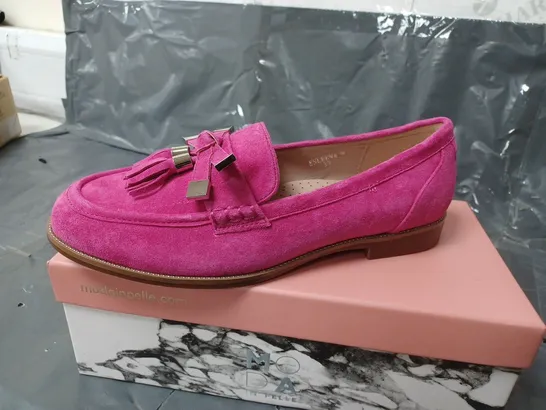 BOXED PAIR OF PINK SUEDE SHOES UK SIZE 6