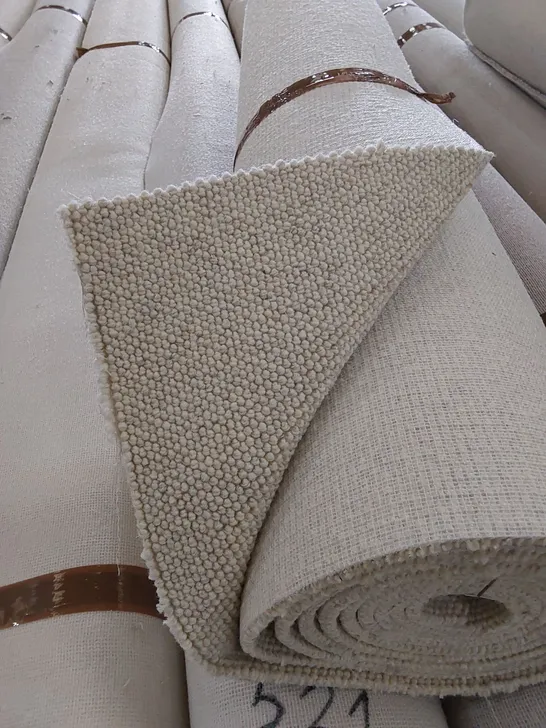 ROLL OF QUALITY MOHAIR PADSTOW PEBBLE CARPET // SIZE: APPROX. 1.26 X 5m