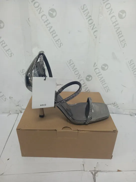 BOXED PAIR OF MNG SILVER SANDALS SIZE 4