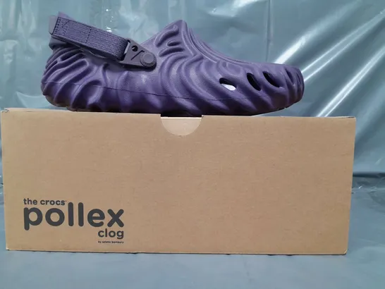 BOXED PAIR OF CROCS SALEHE BEMBURY POLLEX CLOGS IN PURPLE UK SIZE M9/W10