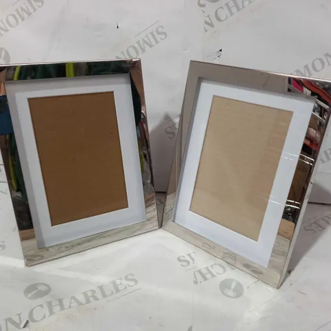 LOT OF 2 PHOTO FRAMES IN SILVER EFFECT