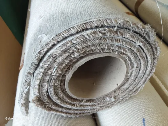 ROLL OF QUALITY LINGDALE ELITE ASKRIDGE CARPET APPROXIMATELY 5M × 2.8M