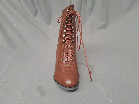 BOXED PAIR OF DESIGNER LOW HEEL ANKLE BOOTS IN BROWN EU SIZE 39