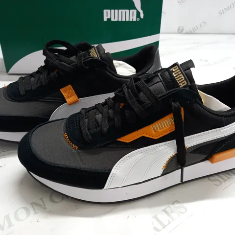 BOXED PAIR OF PUMA RIDER DISPLACED TRAINERS - UK 10