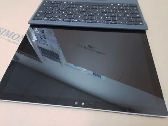 UNBOXED MICROSOFT SURFACE 4 256 GB WITH DETACHABLE KEYBOARD 