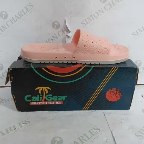 CALI GEAR SKETCHERS SLIDERS IN PINK - SIZE 7