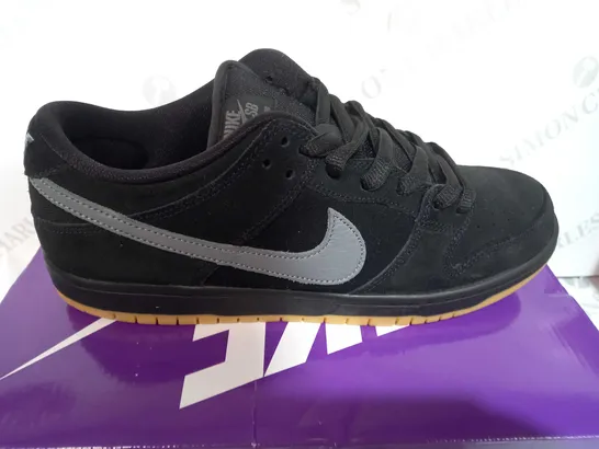 BOXED NIKE SB DUNK LOW PRO IN BLACK/ COOL-GREY SIZE 9