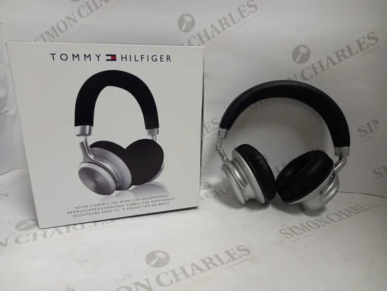 TOMMY HILFIGER NOISE CANCELLING HEADPHONES ON EAR IN NAVY  RRP £90